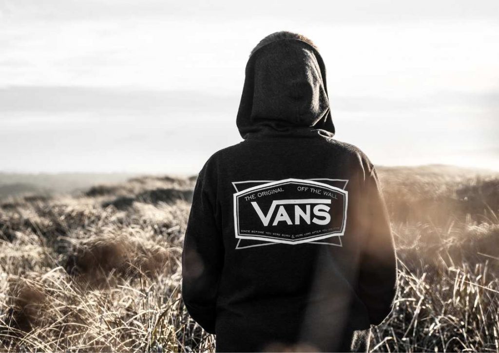 האאוטפיט הספורטיבי שלי: האם נעלי ואנס יכולות להתאים לאירוע משפחתי?